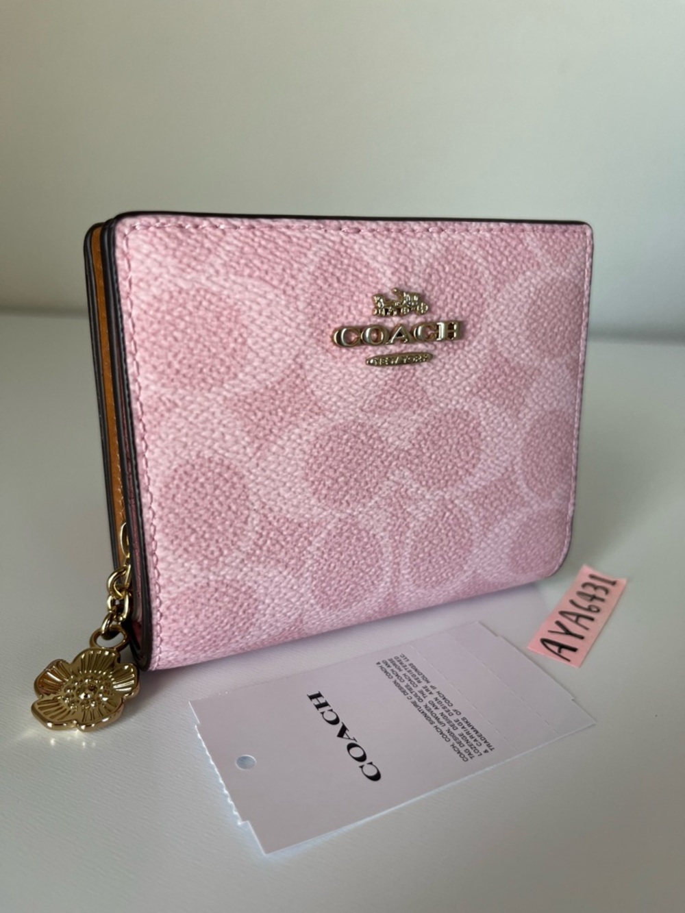 Coach Snap Wallet In Signature Canvas  With Charm🎈🎈
